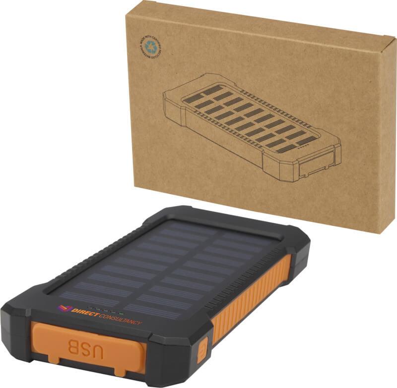 Powerbank solar robusto de plástico reciclado de 5.000 mAh e 10 W com lanterna integrada "Altair"