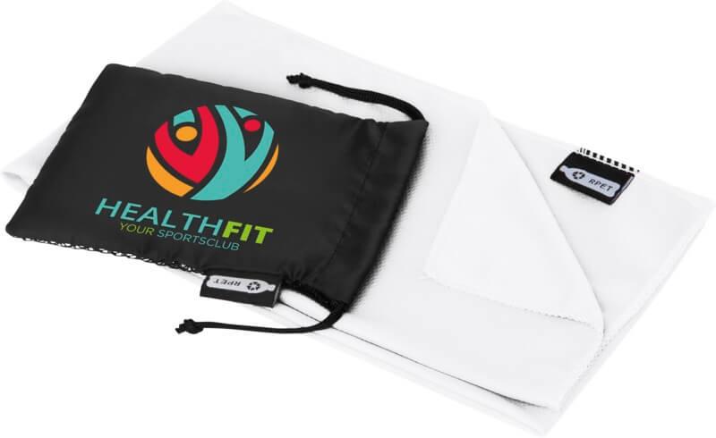 Toalha refrescante desportiva em RPET reciclado com bolsa de 80 x 30 cm "Raquel"