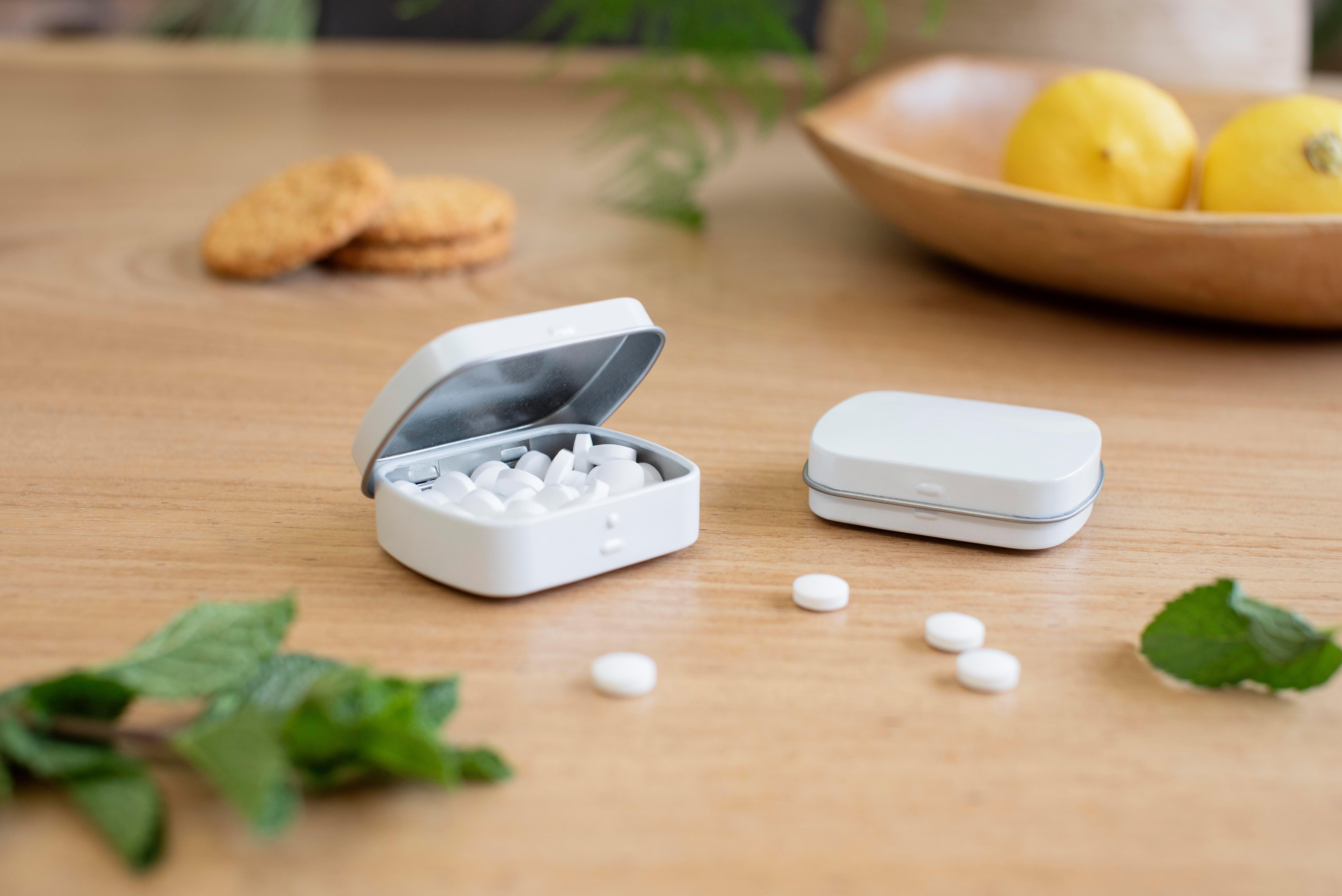 Lata com dobradiça com rebuçados Rocco