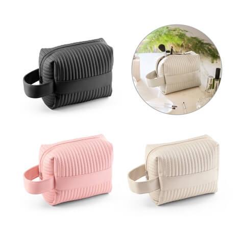 GILI. Necessaire em PU reciclado (21% de PU reciclado e 30% de poliester reciclado)